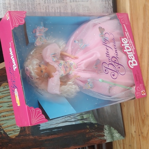 Butterfly Princess Barbie - Picture 4 of 11